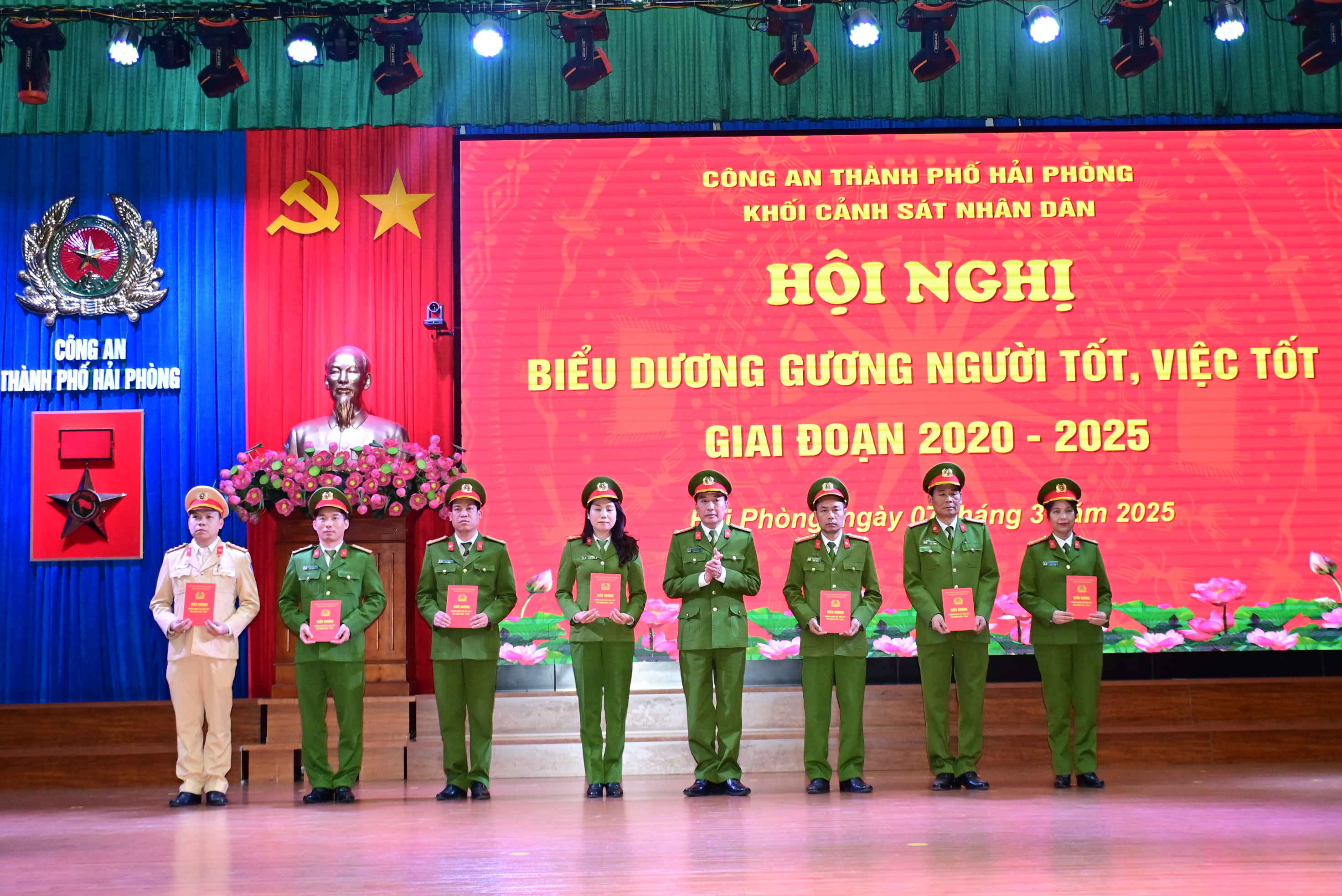 Khối CSND Công an Hải Phòng: Biểu dương 30 tập thể, cá nhân điển hình tiên tiến, gương “người tốt, việc tốt” giai đoạn 2020-2025